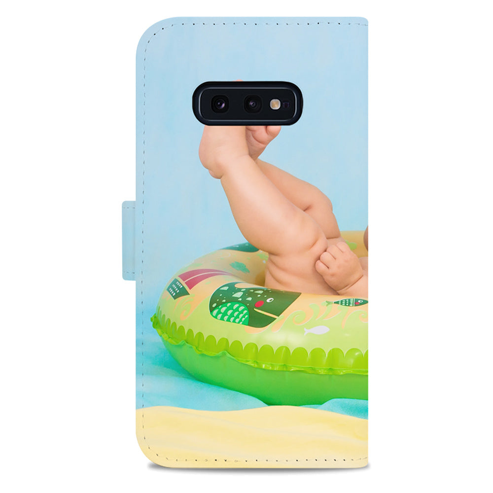 Samsung Galaxy S10e Hoesje Maken met Foto met schattige baby op een opblaasbaar zwembandje.
