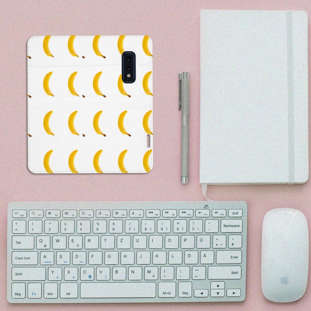 Samsung Galaxy S10e Flip Style Cover Banana