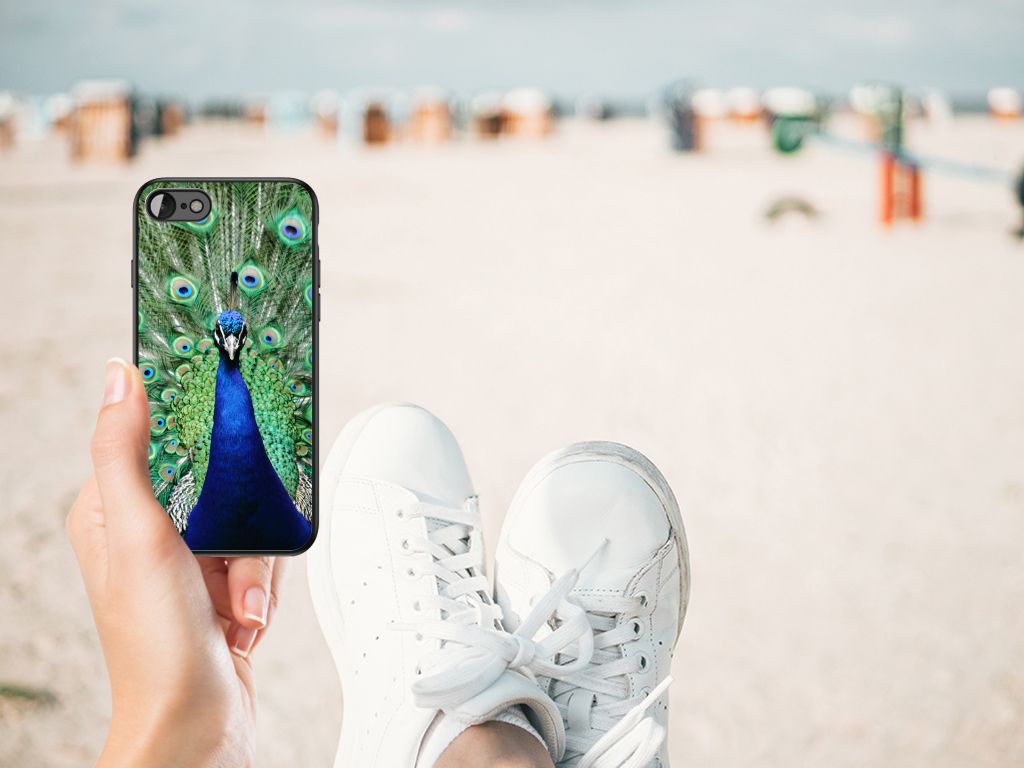 iPhone SE 2022 | SE 2020 | 7/8 Dierenprint Telefoonhoesje Pauw op het strand met sneakers.