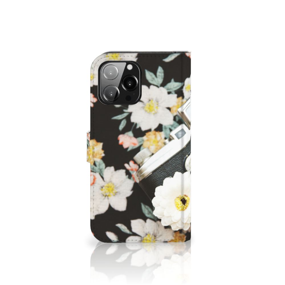 iPhone 13 Pro Max Telefoonhoesje met foto Vintage Camera met bloemenprint en vintage camera details.