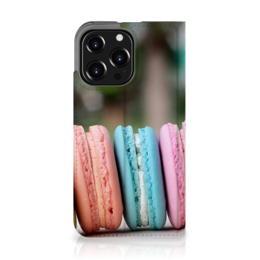 iPhone 13 Pro Flip Style Cover Macarons met kleurrijke Franse koekjes in pastel tinten.