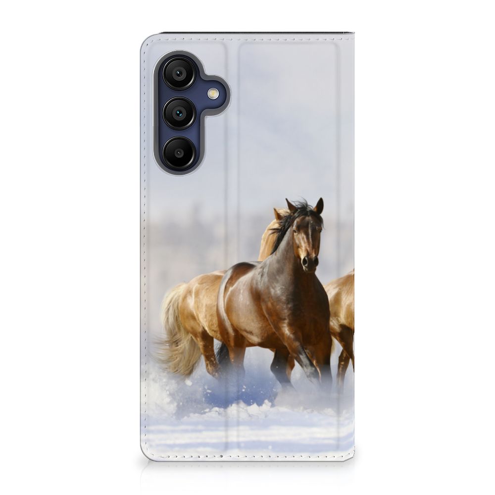 Samsung Galaxy A15 Hoesje maken Paarden met een prachtige print van rijdende paarden in de sneeuw.