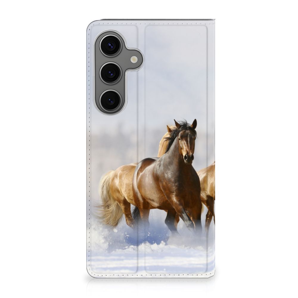 Samsung Galaxy S25 Plus Hoesje maken Paarden met een afbeelding van rijdende paarden in de natuur.
