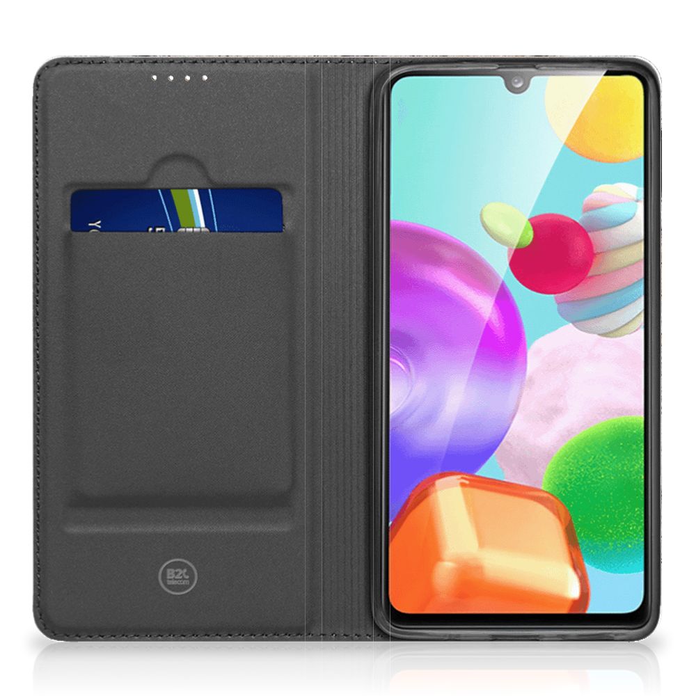 Samsung Galaxy A41 Hoesje maken Cheetah met zwart leren cover en een kleurrijk scherm.