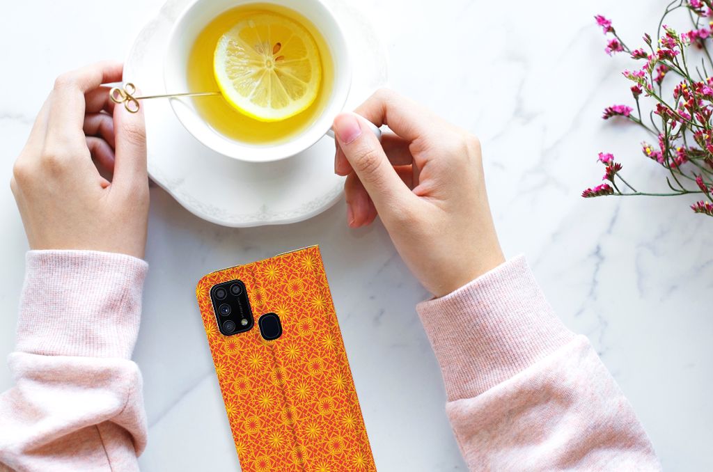 Samsung Galaxy M31 Hoesje met Magneet Batik Oranje - B2C Telecom