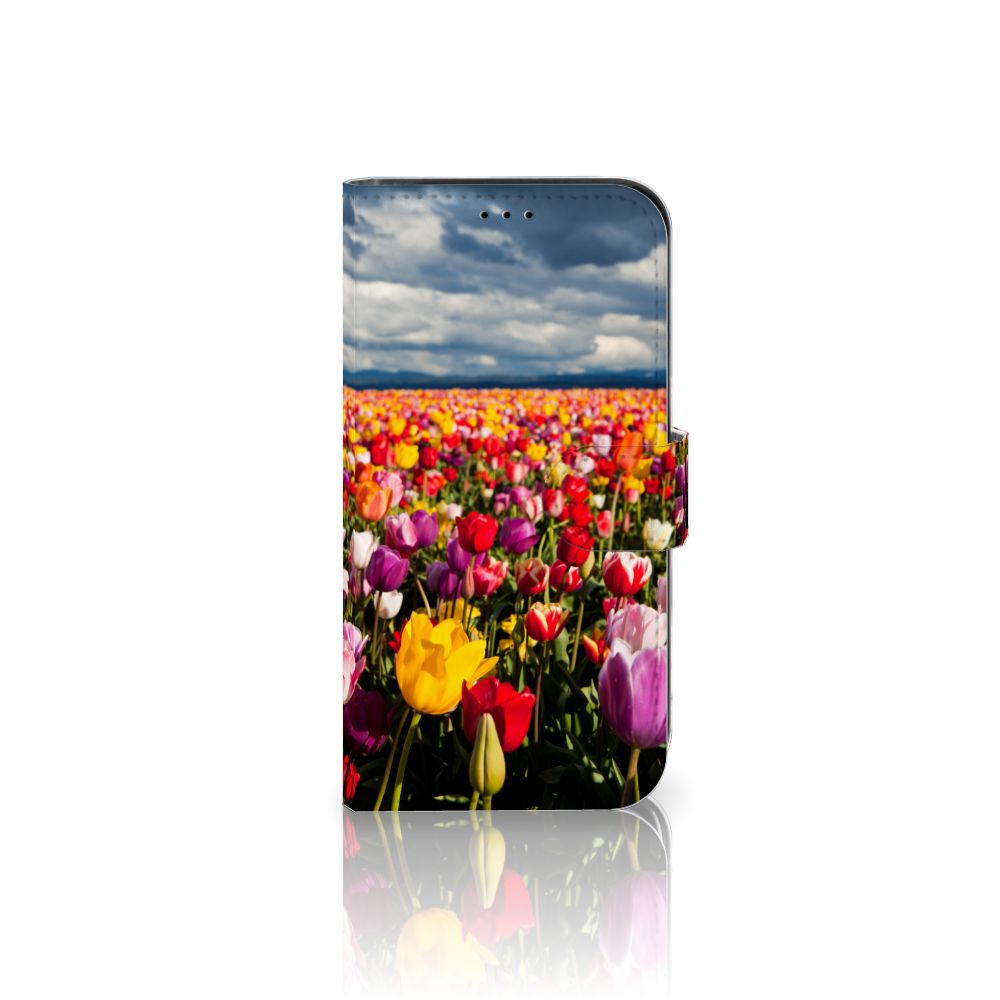Apple iPhone 13 Hoesje Tulpen met kleurrijke tulpen in een veld 🌷