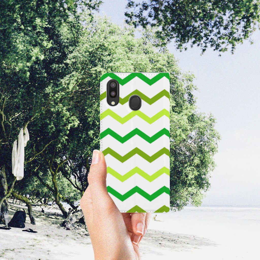 Samsung Galaxy M20 Hoesje met Magneet Zigzag Groen