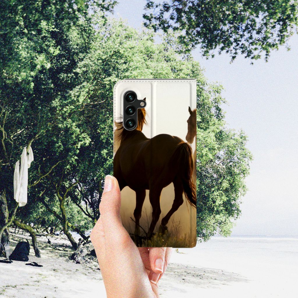 Samsung Galaxy A13 (5G) | Samsung Galaxy A04s Hoesje maken Design Cowboy met paardenprint in de natuur.