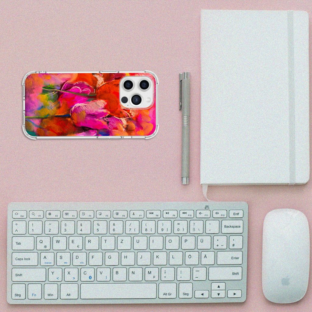 Back Cover iPhone 13 Pro Max Tulips op een bureau met toetsenbord en notitieboekje.