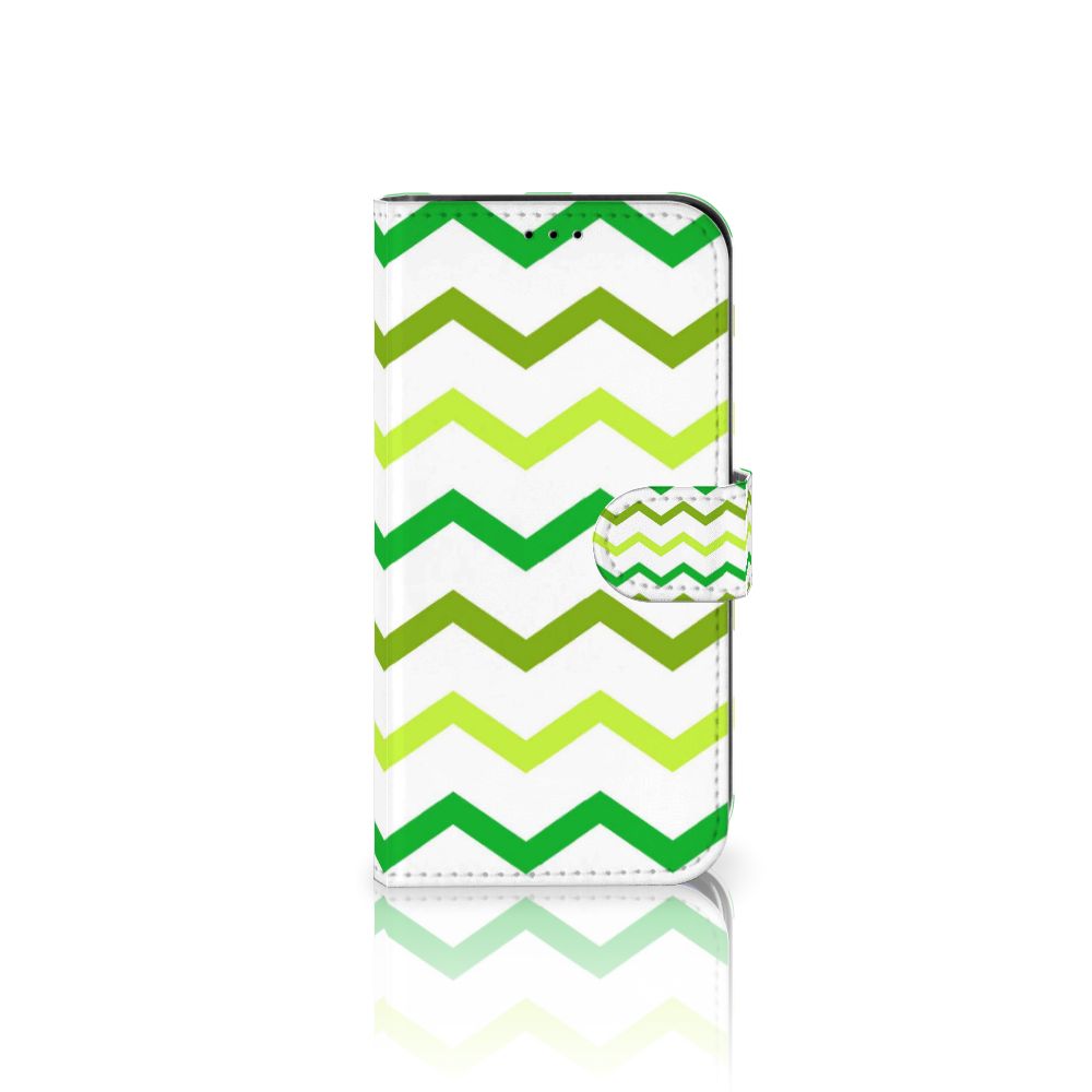 Apple iPhone 13 Telefoon Hoesje Zigzag Groen met strak zigzag patroon in verschillende tinten groen 🍏