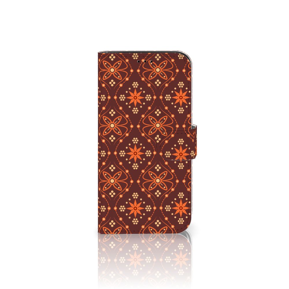 iPhone 13 Pro Telefoon Hoesje Batik Brown met kleurrijk batik patroon en symmetrische bloemen.