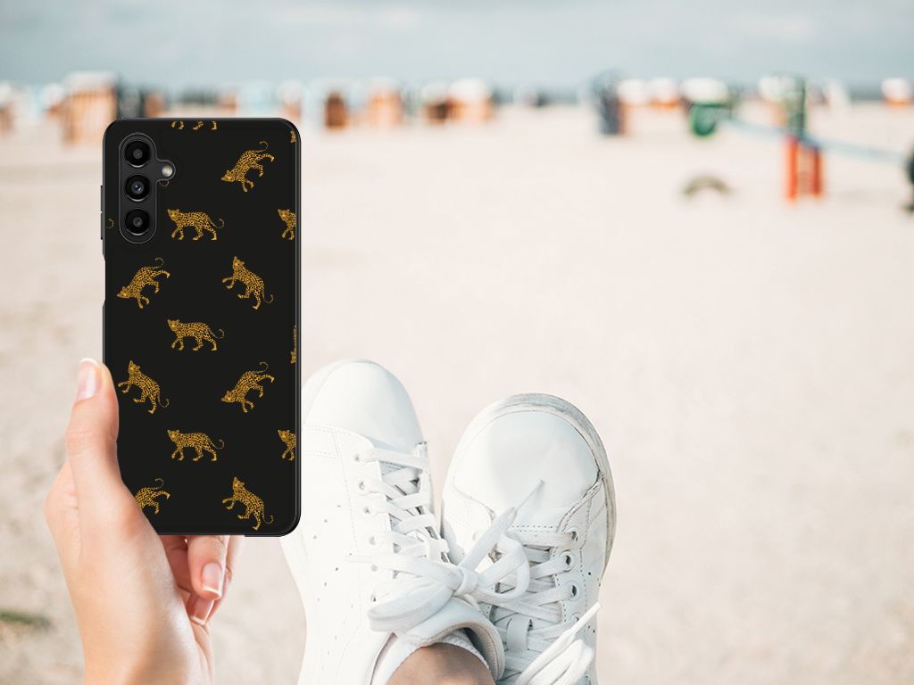 Dierenprint Telefoonhoesje voor Samsung Galaxy A14 5G Leopards op het strand met sneakers.