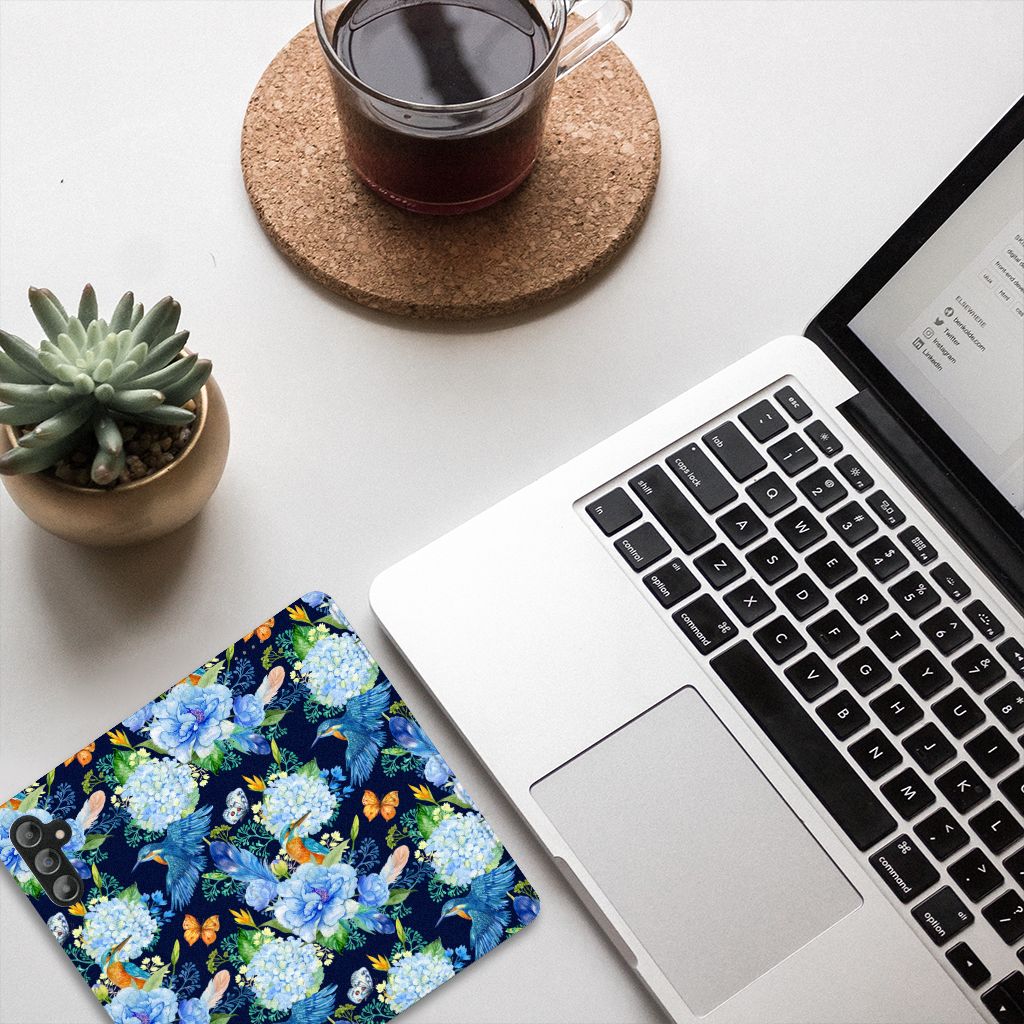 Hoesje maken voor Samsung Galaxy A14 5G IJsvogel op een bureau met laptop en planten.