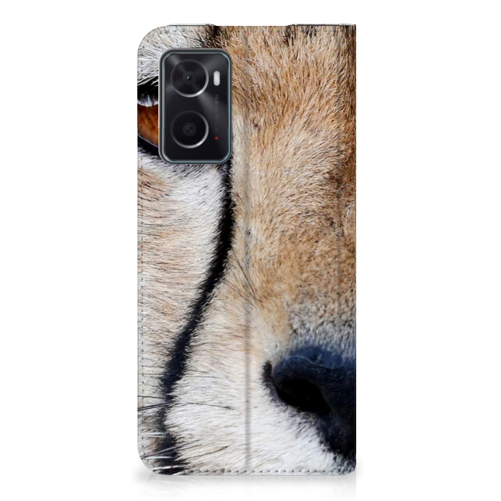 OPPO A96 | A76 Hoesje maken Cheetah, close-up van cheetah print telefoonhoesje.