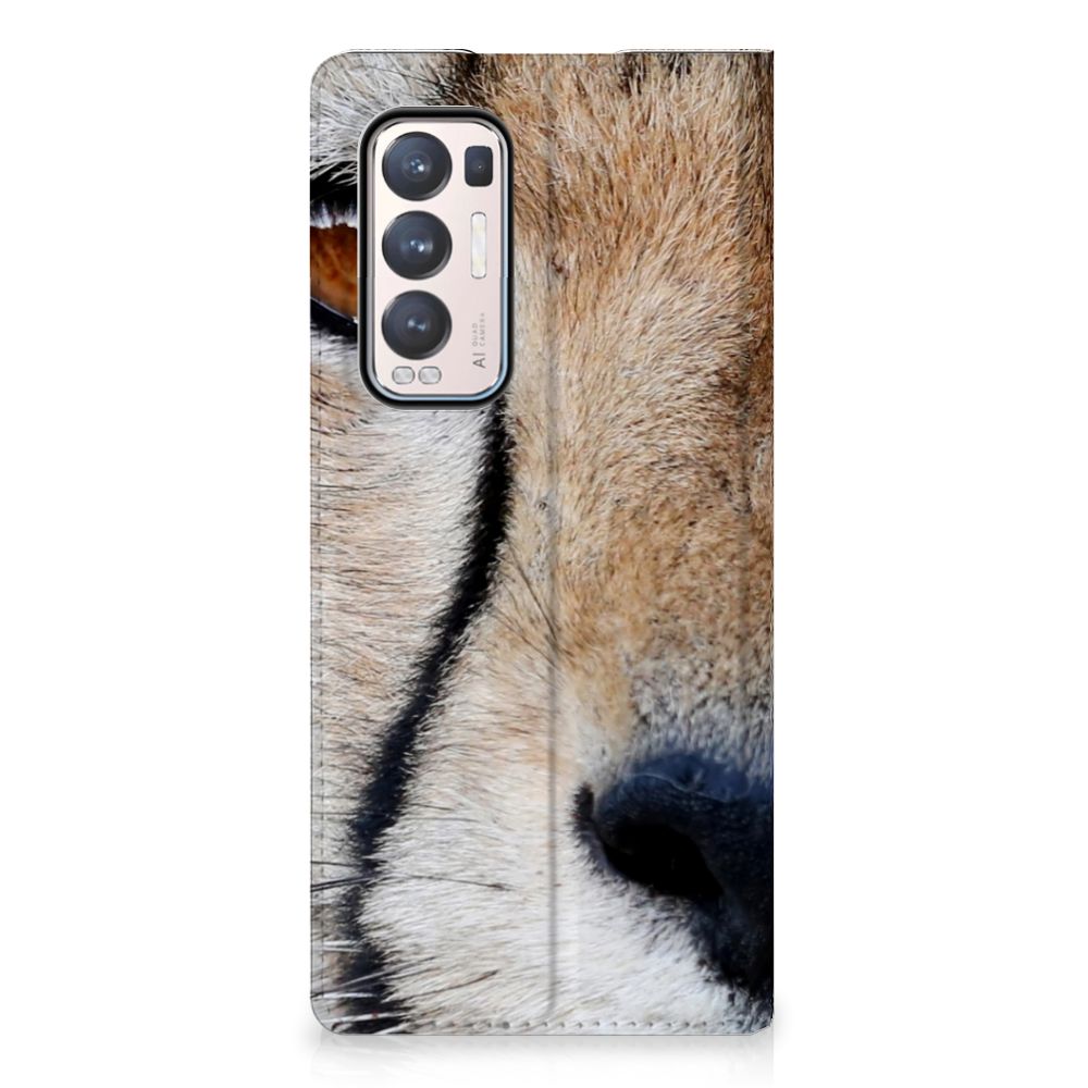 OPPO Find X3 Neo Hoesje maken Cheetah met close-up van een jachtluipaard op de achterkant.