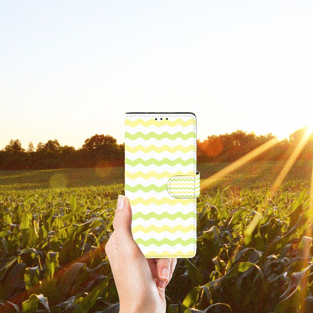 Motorola Edge 20 Lite Telefoon Hoesje Waves Yellow