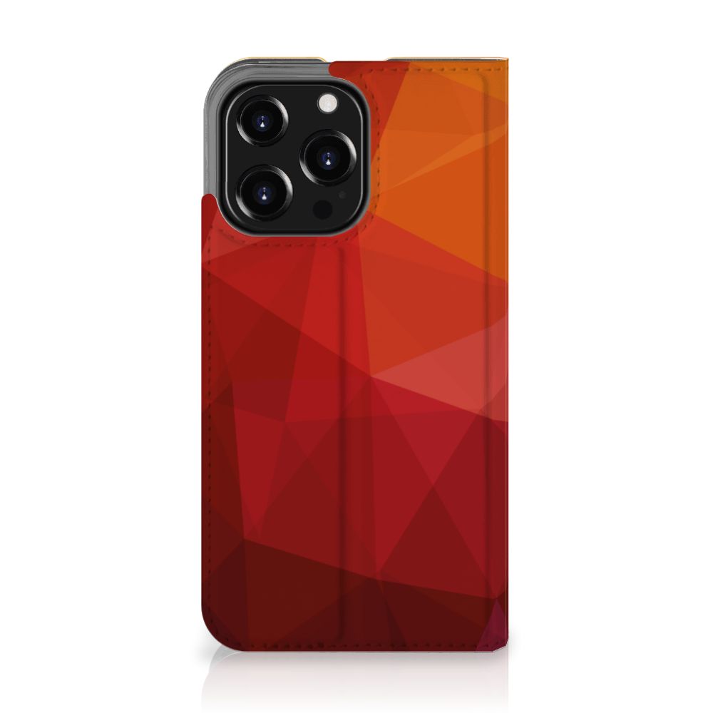 Stand Case voor iPhone 13 Pro Polygon Red met abstracte vormen in rood en oranje tinten.