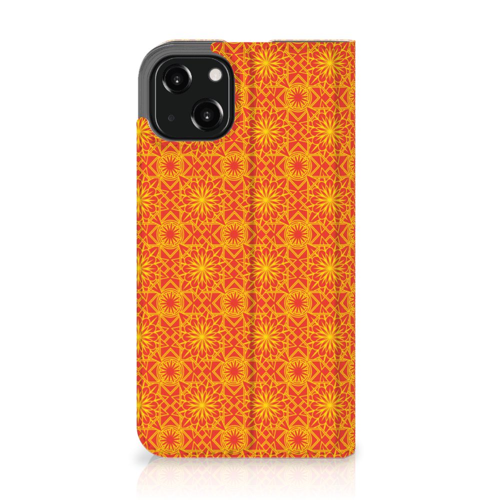 iPhone 13 Hoesje met Magneet Batik Oranje