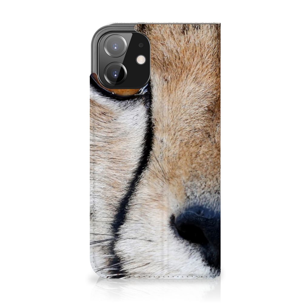 iPhone 12 | iPhone 12 Pro Hoesje maken Cheetah met close-up van jachtluipaard gezicht.