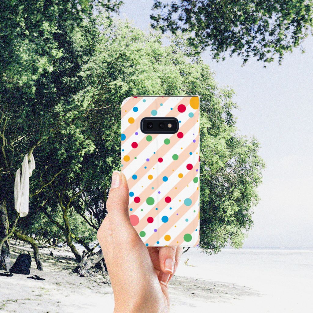 Samsung Galaxy S10e Hoesje met Magneet Dots