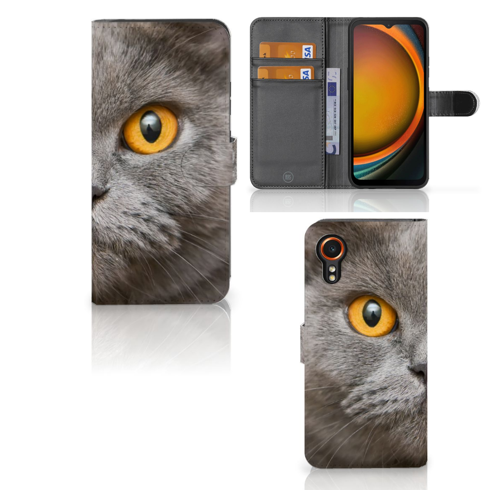 Telefoonhoesje met Pasjes Samsung Galaxy Xcover 7 Britse Korthaar, close-up van een Britse korthaar kat met gele ogen.