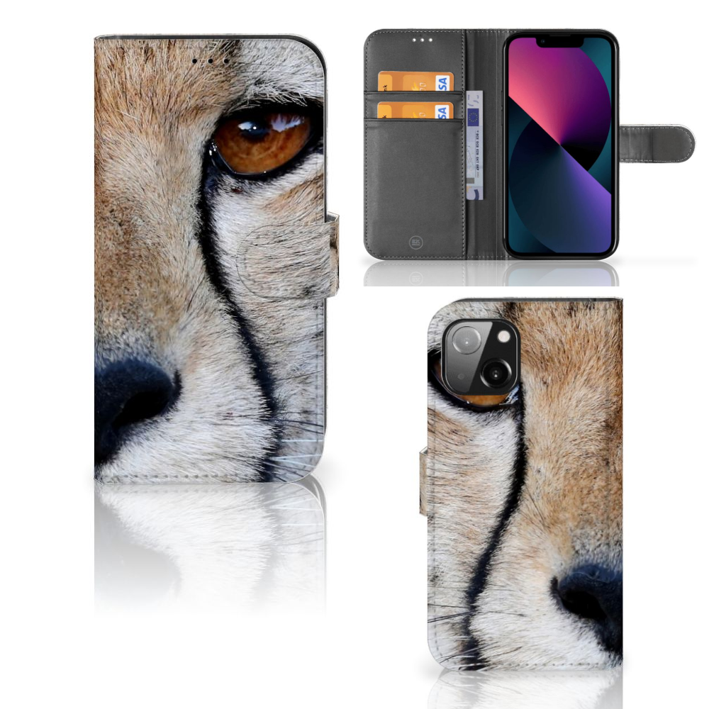 Apple iPhone 13 Telefoonhoesje met Pasjes Cheetah met close-up afbeelding van cheeta oog en pasjes ruimte.