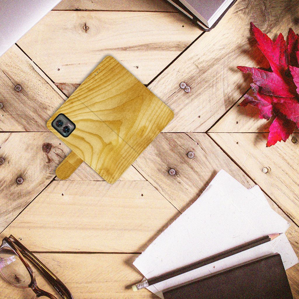 Motorola Edge 30 Neo Book Style Case Licht Hout