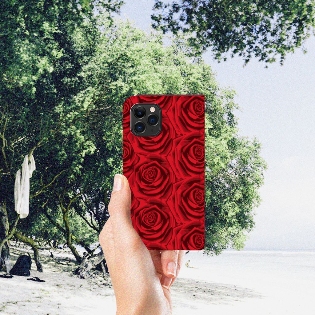 Apple iPhone 11 Pro Smart Cover Red Roses