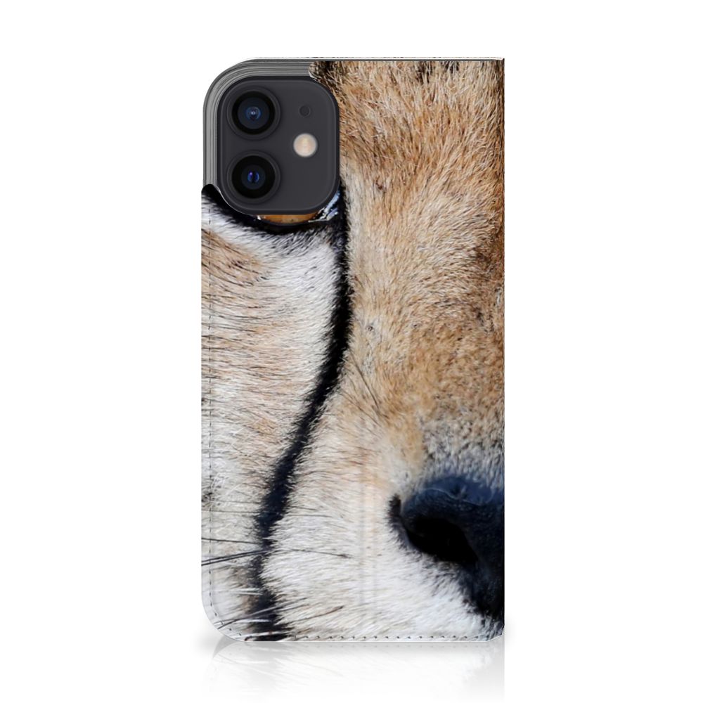 iPhone 12 Mini Hoesje maken Cheetah met close-up van een cheetah op een stand case.
