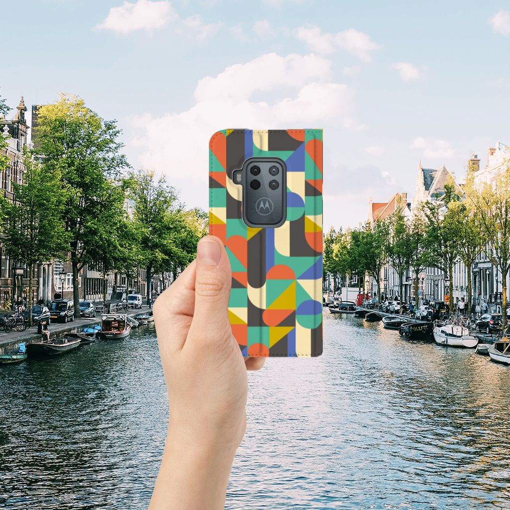 Motorola One Zoom Hoesje met Magneet Funky Retro - B2C Telecom