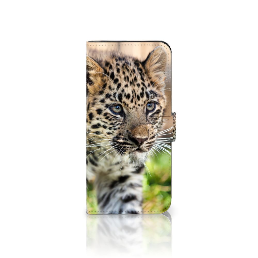 Motorola Moto G53 Telefoonhoesje met Pasjes Baby Luipaard