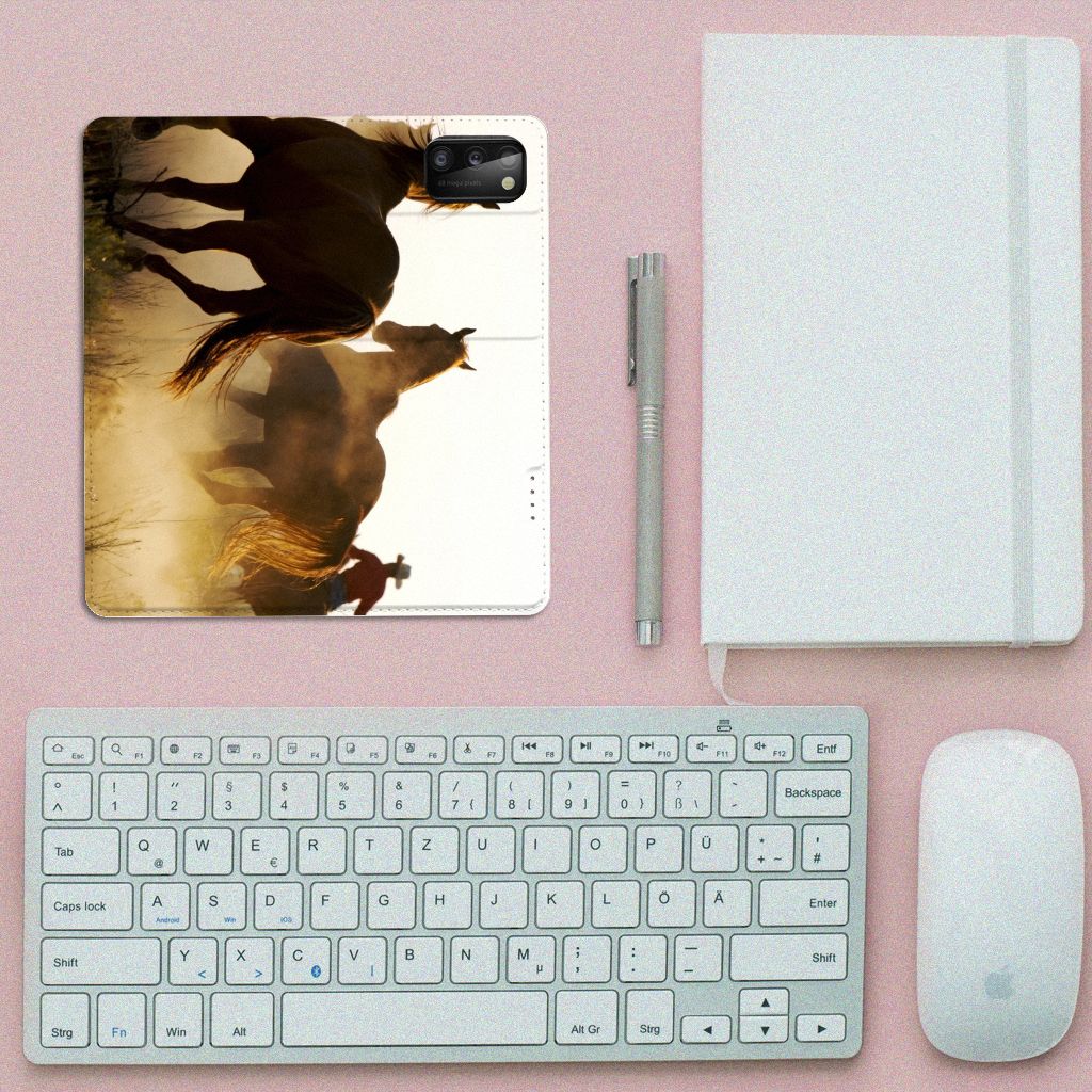 Samsung Galaxy A41 Hoesje maken Design Cowboy met paardenprint op bureau met toetsenbord en muis