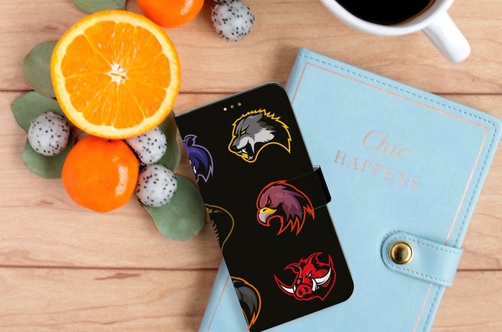 OPPO A15 Leuk Hoesje Cartoon met verschillende cartoon dierenprints op een kleurrijke achtergrond.