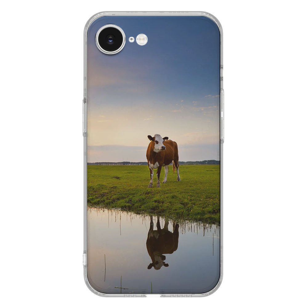 TPU Hoesje iPhone 16e - Koe Backcover met schattige koe op een weide met reflectie in het water