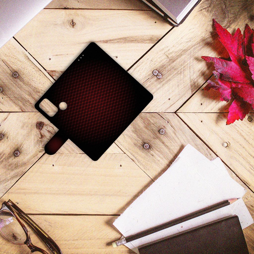 Alcatel 1S (2021) Telefoon Hoesje Geruit Rood op een houten tafel met notitieblokken en brillen.