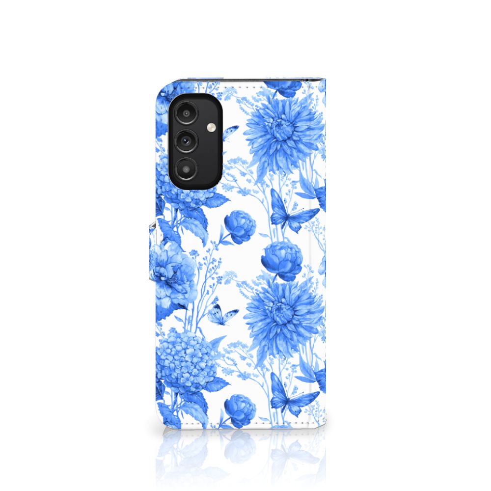 Hoesje voor Samsung Galaxy A14 5G Flowers Blue met een prachtig bloemenpatroon in Delftsblauw.