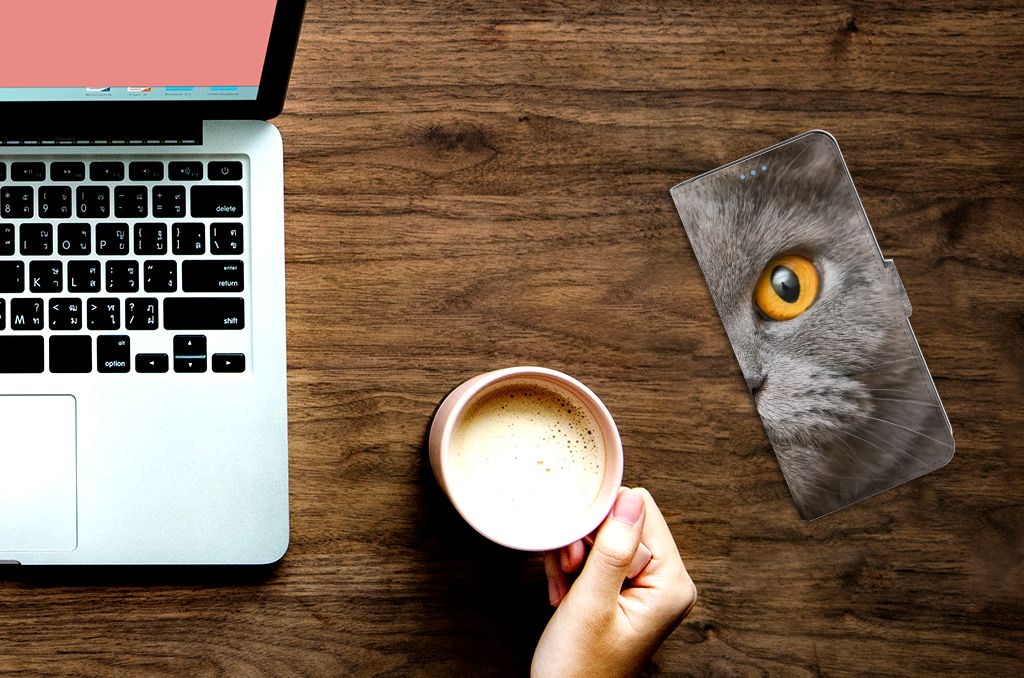 Telefoonhoesje met Pasjes Xiaomi Mi 10T Pro | Mi 10T Britse Korthaar op bureau met laptop en koffie.