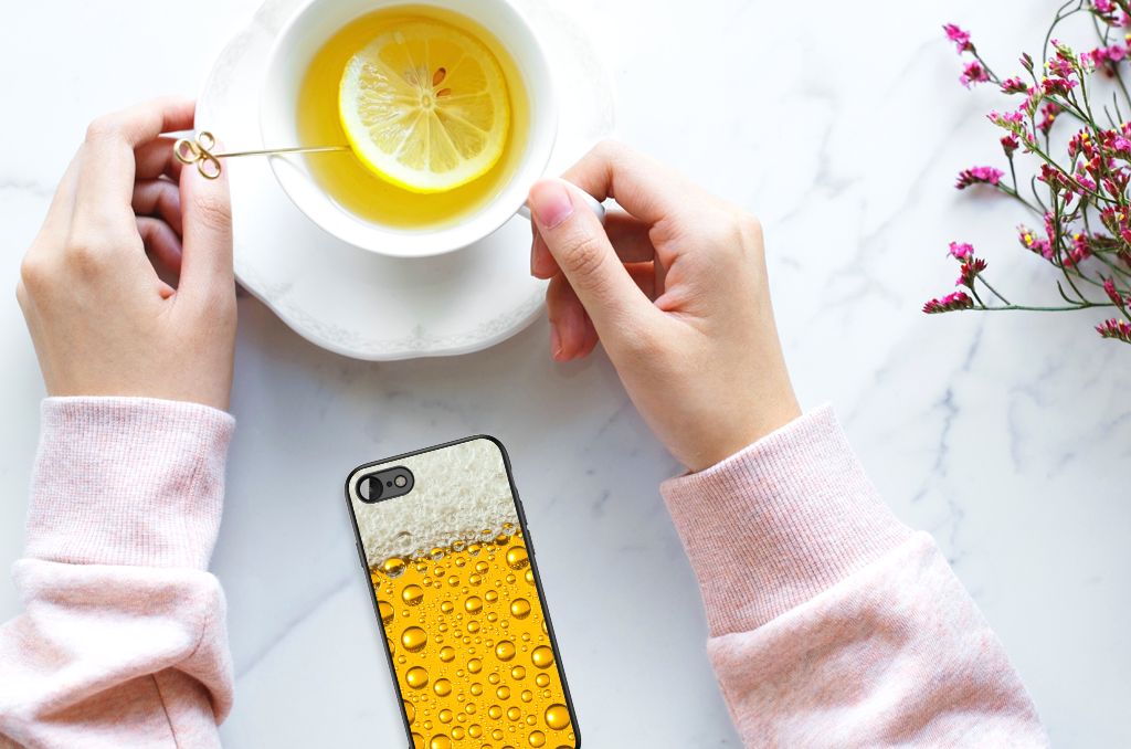 iPhone SE 2022 | SE 2020 | 7/8 Back Cover Hoesje Bier met een biertje en citroen op tafel