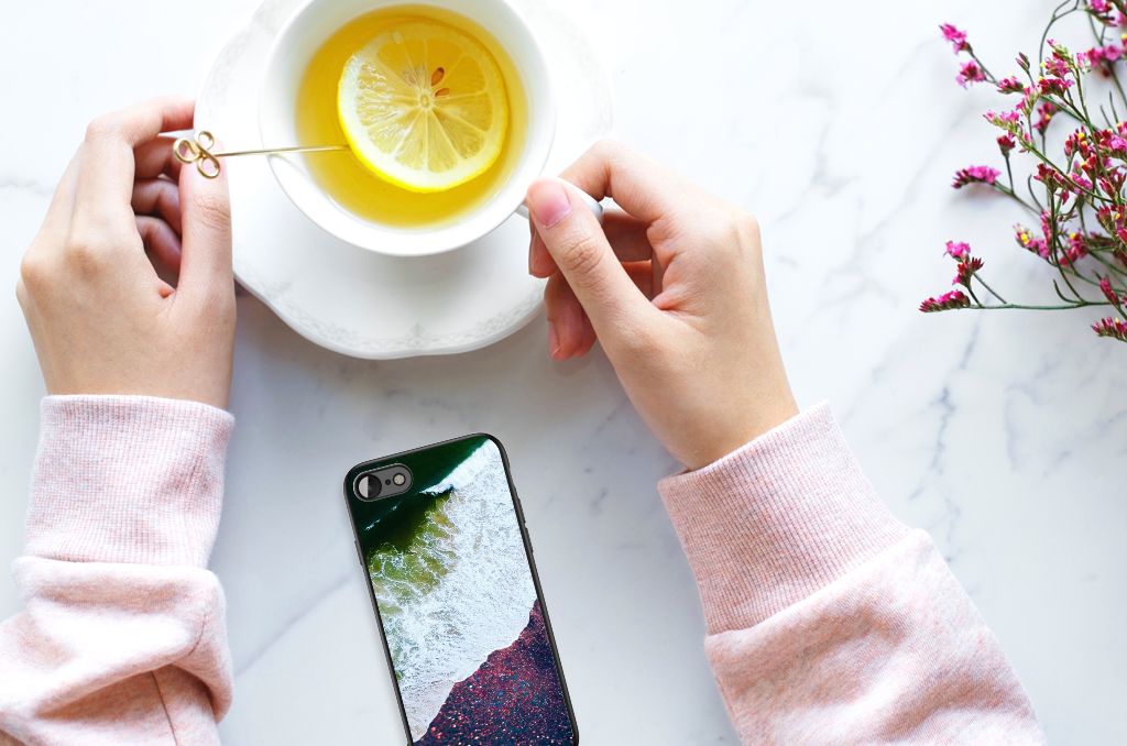 iPhone SE 2022 | SE 2020 | 7/8 Backcover Sea in Space design next to a cup of tea with lemon