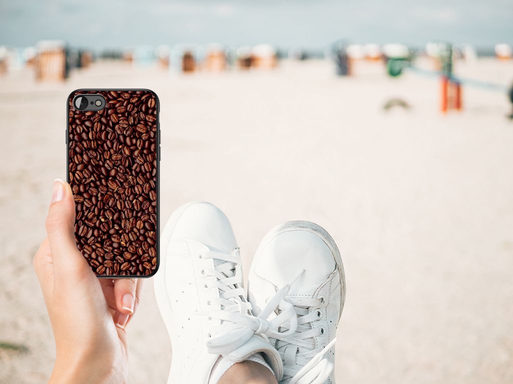 iPhone SE 2022 | SE 2020 | 7/8 Back Cover Hoesje Koffiebonen met koffiebonen design op het strand.