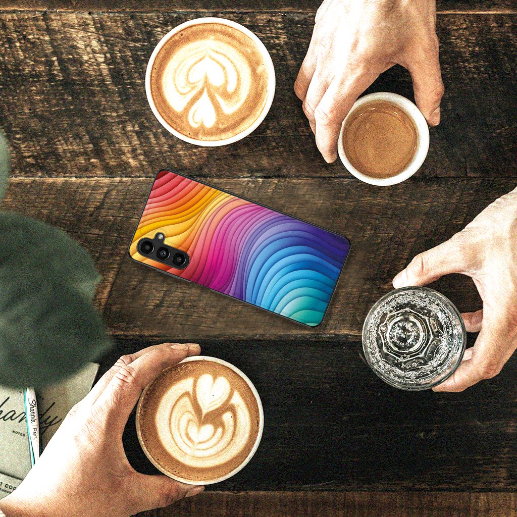 Backcover voor Samsung Galaxy A14 5G Regenboog op een tafel met koffie en vrienden.
