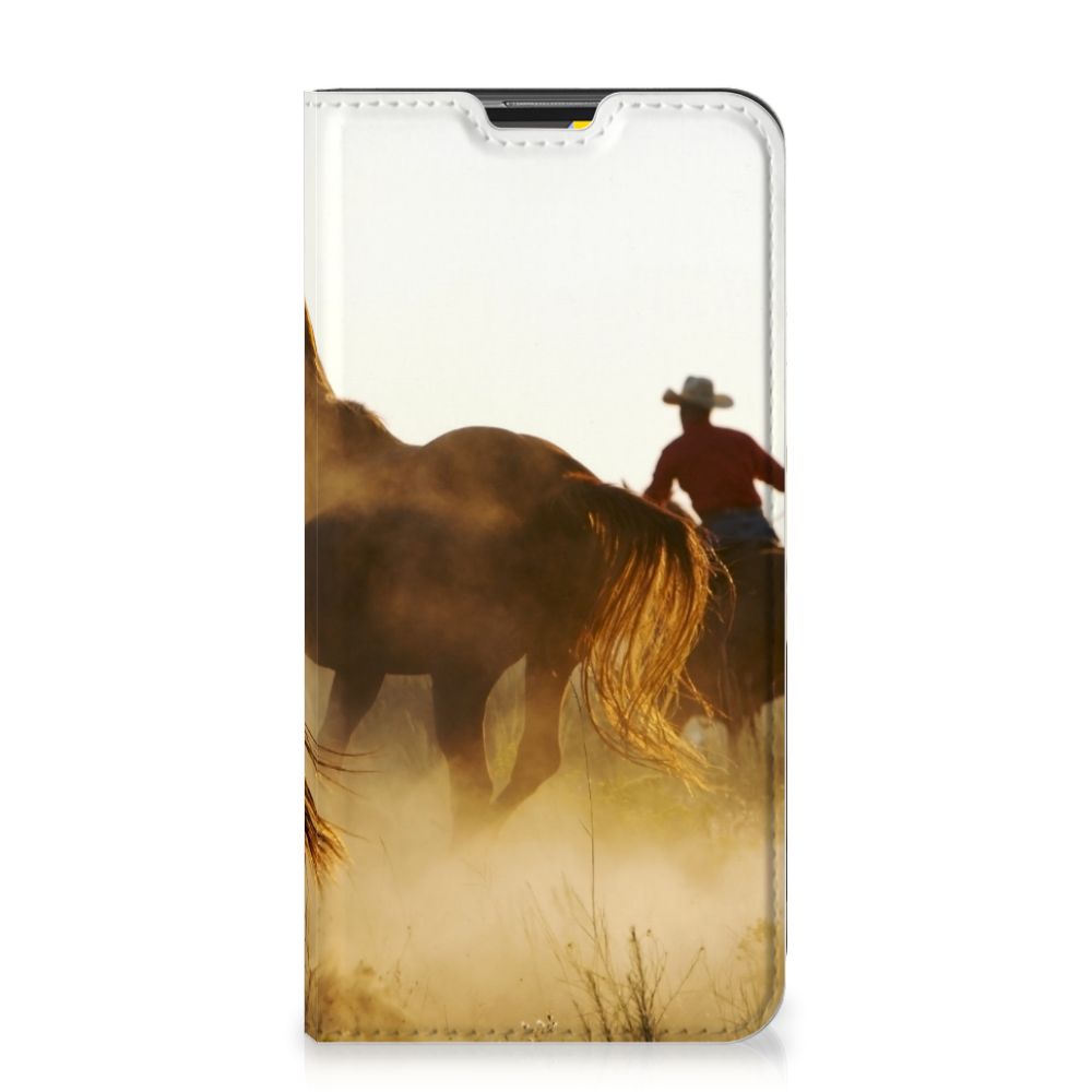 Google Pixel 4a Hoesje maken Design Cowboy met paardenprint en cowboy in de achtergrond.