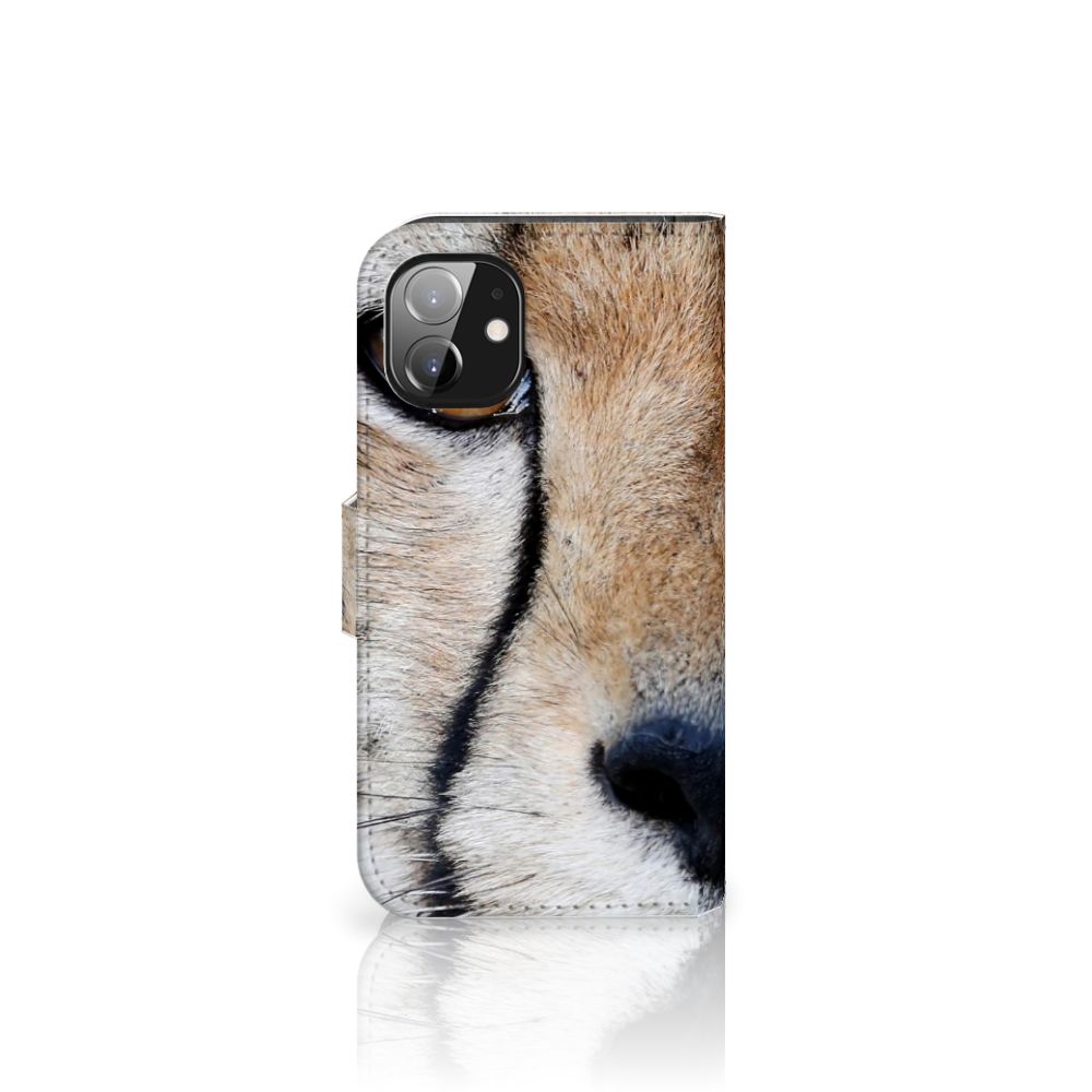 Apple iPhone 12 Mini Telefoonhoesje met Pasjes Cheetah close-up afbeelding van cheeta op hoesje