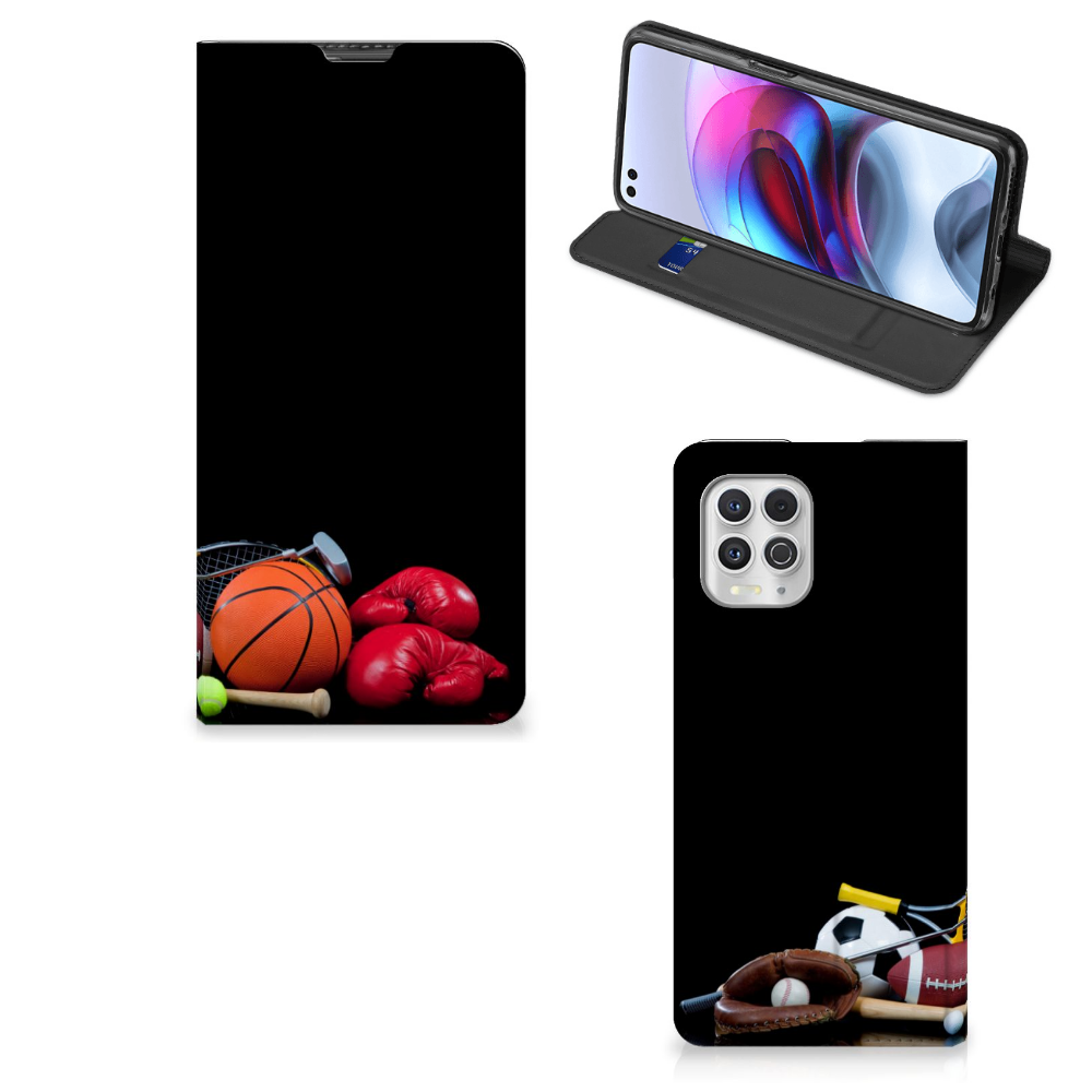 Motorola Moto G100 Hippe Standcase Sports design met sportafbeeldingen waaronder basketballen en bokshandschoenen.
