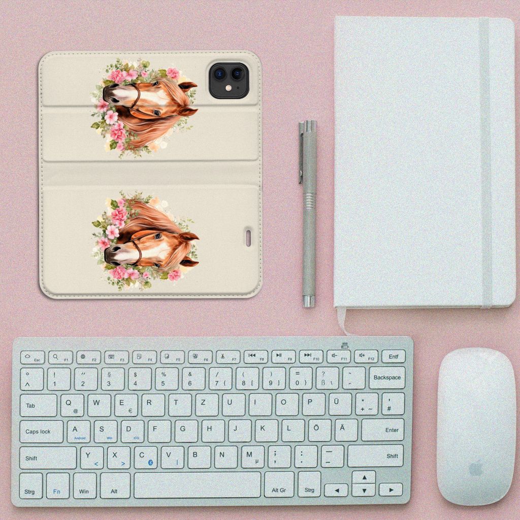 Hoesje maken voor Apple iPhone 11 Paard met bloemen, stijlvolle desktopopstelling.