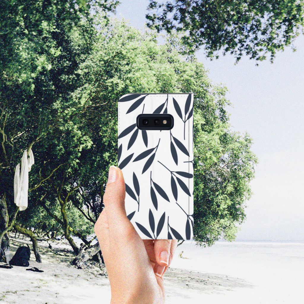 Samsung Galaxy S10e Smart Cover Leaves Blue