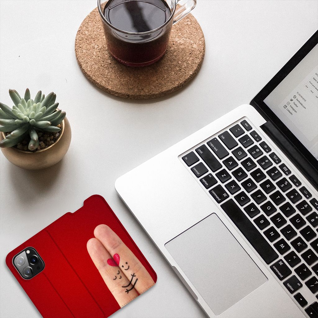iPhone 14 Pro Hippe Standcase Liefde - Origineel Romantisch Cadeau