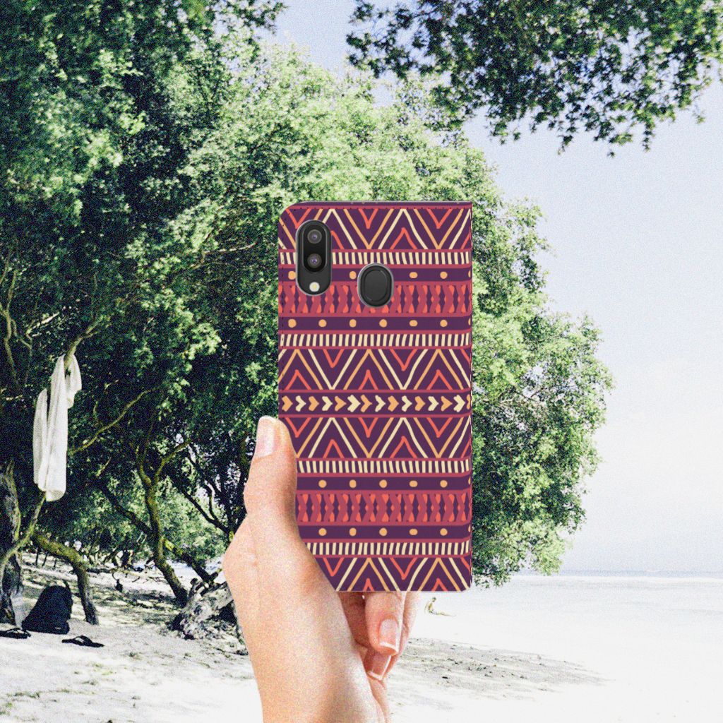 Samsung Galaxy M20 Hoesje met Magneet Aztec Paars