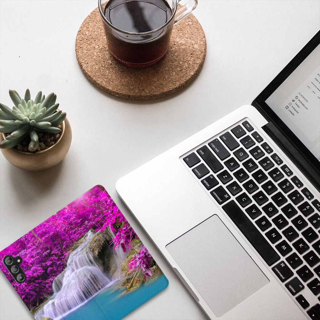 Samsung Galaxy A14 5G Book Cover Waterval met een serene waterval op een bureau met een laptop en plant.