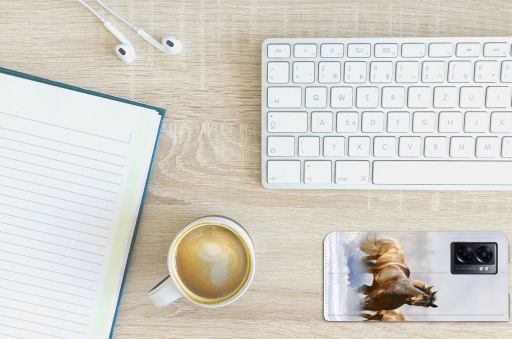 OPPO A77 5G | A57 5G Hoesje maken Paarden op bureau met notitieboekje en koffie.